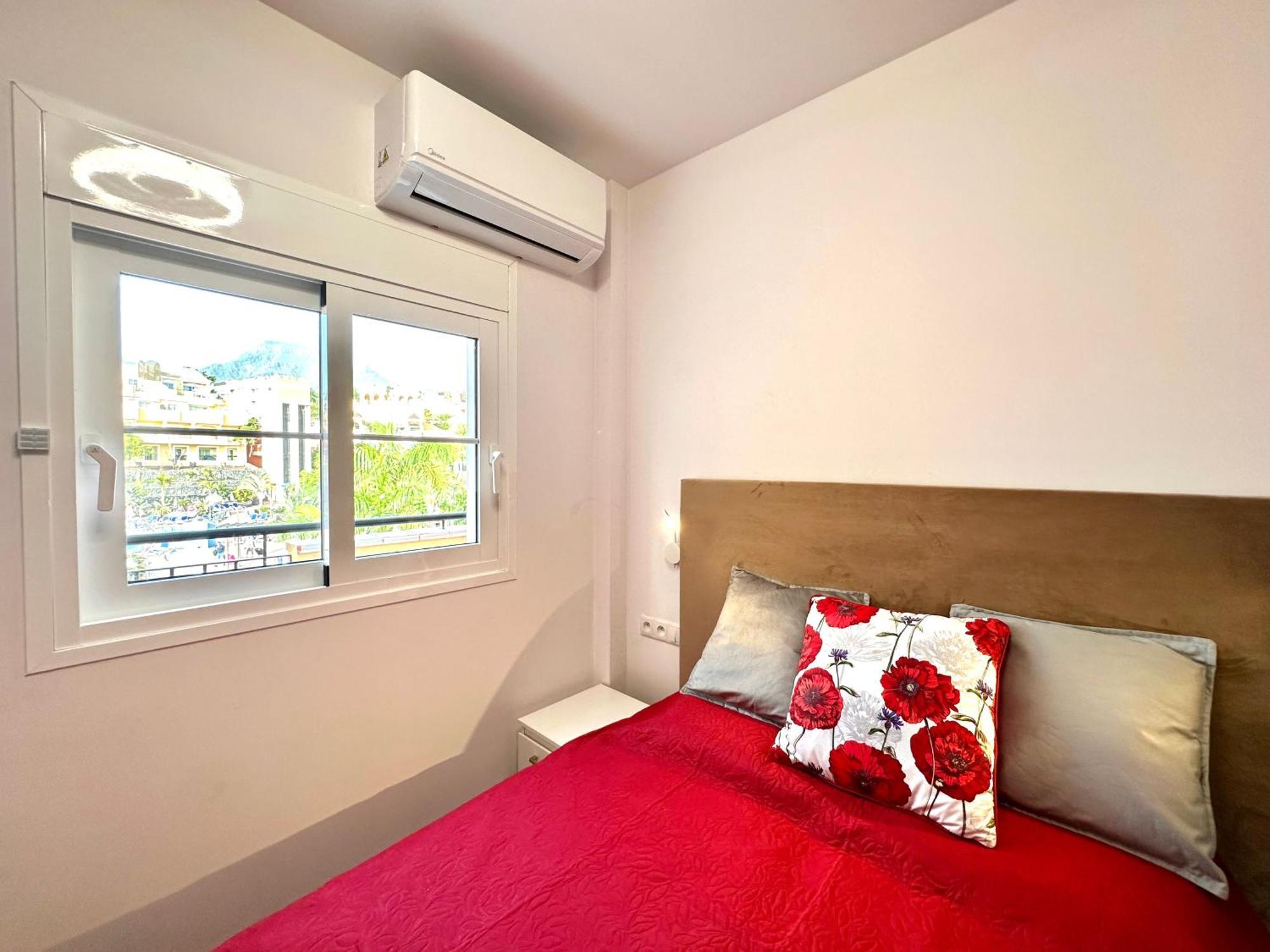 Sunset Apartment 2 & Heated Pool Лос Кристианос Экстерьер фото